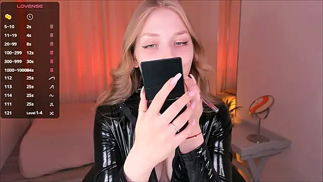 Snapshot of DakotaMabs chatting on October 19, 2025, 9:45 am DakotaMabs online show from October 19, 2025, 9:45 am