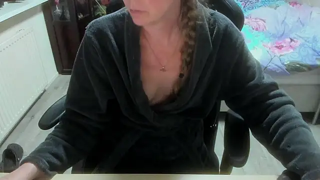 minoesje37 online show from March 11, 2026, 8:25 pm