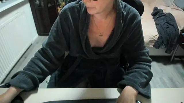 Snapshot of minoesje37 chatting on October 18, 2025, 7:16 pm minoesje37 online show from October 18, 2025, 7:16 pm