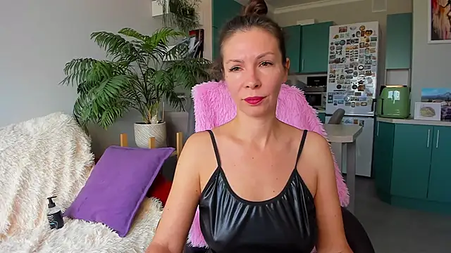 Snapshot of ChristinaGlory chatting on October 20, 2025, 9:21 am ChristinaGlory online show from October 20, 2025, 9:21 am