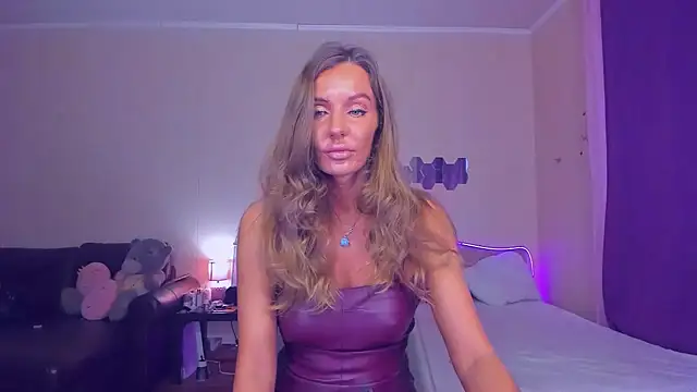 Snapshot of EmmaAbramson chatting on September 22, 2025, 12:00 pm EmmaAbramson online show from September 22, 2025, 12:00 pm