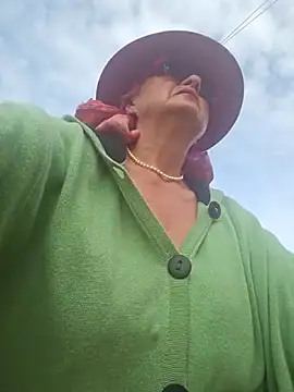 Snapshot of MucMilf59 chatting on October 21, 2025, 9:52 am MucMilf59 online show from October 21, 2025, 9:52 am