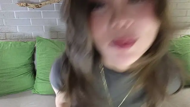 Snapshot of JuliaBeng chatting on May 16, 2026, 3:33 pm JuliaBeng online show from May 16, 2026, 3:33 pm