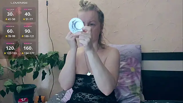 I AM MILF online show from March 5, 2026, 8:00 am