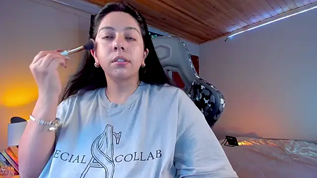 coraline latin online show from February 3, 2025, 9:50 pm