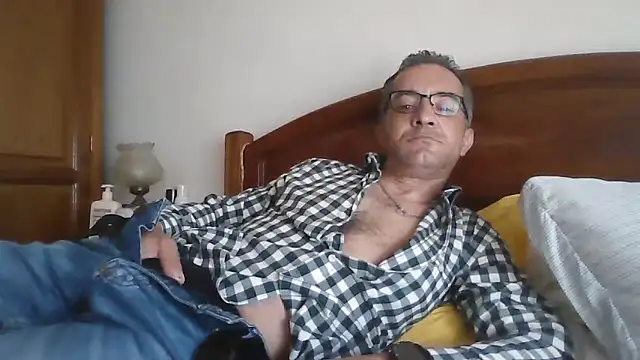 CarlosRocha73 online show from April 14, 2026, 4:12 pm