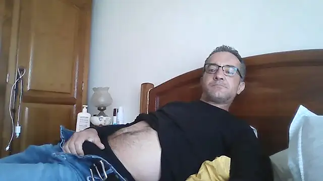 CarlosRocha73 online show from April 16, 2026, 10:49 am