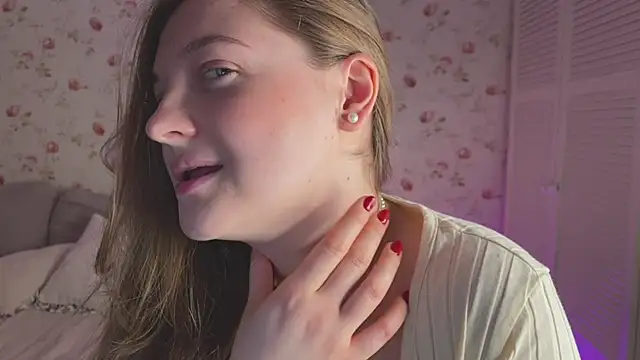 LoVenda online show from February 18, 2025, 9:31 pm