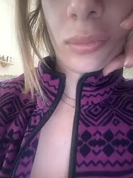 fammefatale1987 online show from November 16, 2025, 1:16 pm