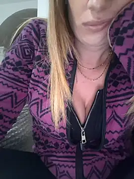 fammefatale1987 online show from November 24, 2025, 5:13 pm