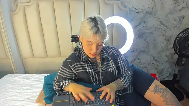 Snapshot of amy_ink chatting on October 29, 2025, 11:20 am amy ink online show from October 29, 2025, 11:20 am