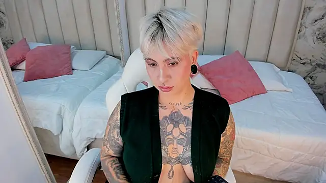 Snapshot of amy_ink chatting on September 27, 2025, 10:43 am amy ink online show from September 27, 2025, 10:43 am