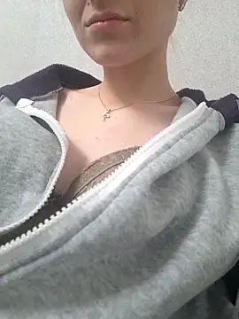 YogisticJuli666 online show from October 15, 2025, 5:28 am