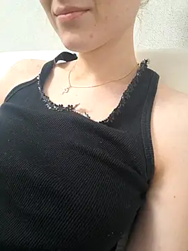 YogisticJuli666 online show from September 23, 2025, 5:03 am