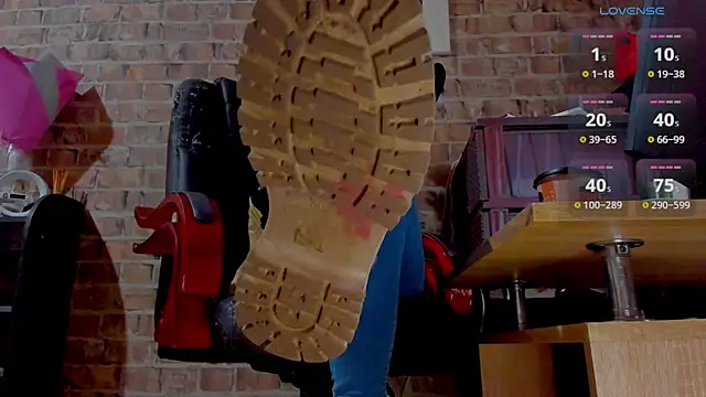 MrsVenus online show from March 5, 2025, 7:16 am