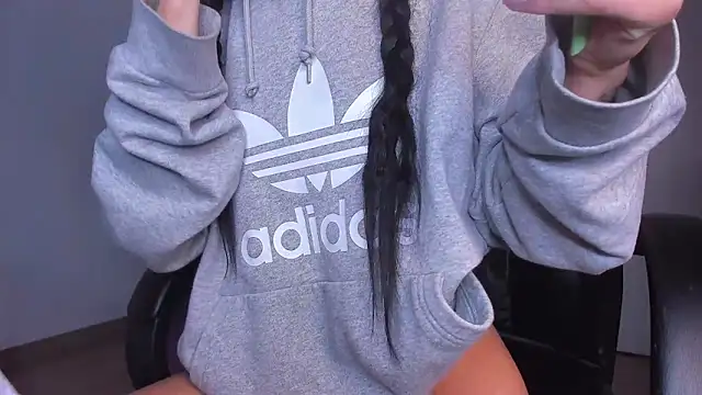 Lisegg  online show from December 3, 2025, 10:25 am