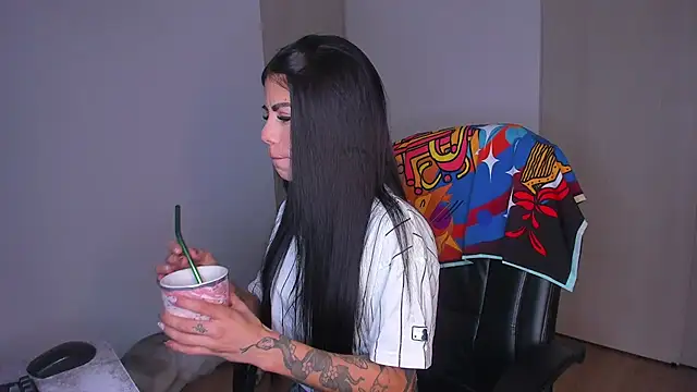 Snapshot of Lisegg_ chatting on October 21, 2025, 10:03 am Lisegg online show from October 21, 2025, 10:03 am