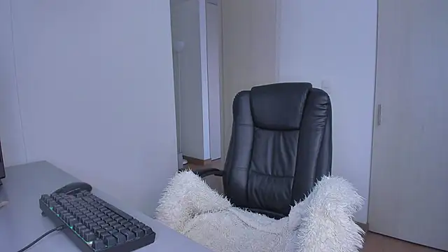Snapshot of Lisegg_ chatting on February 18, 2025, 4:14 pm Lisegg online show from February 18, 2025, 4:14 pm