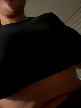 Snapshot of adrianalobo chatting on October 12, 2025, 2:24 am adrianalobo online show from October 12, 2025, 2:24 am