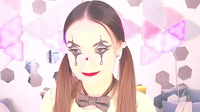 LexiKiss online show from November 15, 2025, 5:39 pm