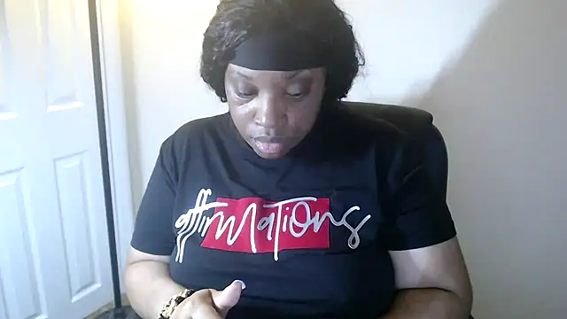Snapshot of Sexymona1218 chatting on July 15, 2026, 4:30 am Sexymona1218 online show from July 15, 2026, 4:30 am