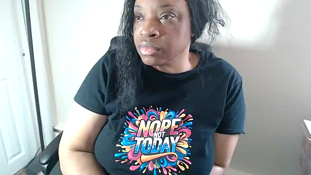 Sexymona1218 online show from April 13, 2026, 2:21 pm