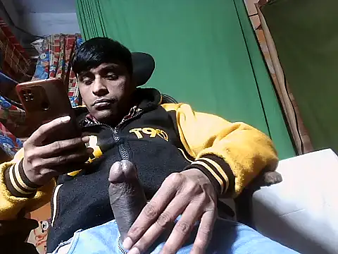 Snapshot of desiboy1101 chatting on January 2, 2025, 1:19 pm desiboy1101 online show from January 2, 2025, 1:19 pm