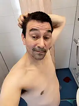 dick81 online show from April 17, 2026, 4:21 pm