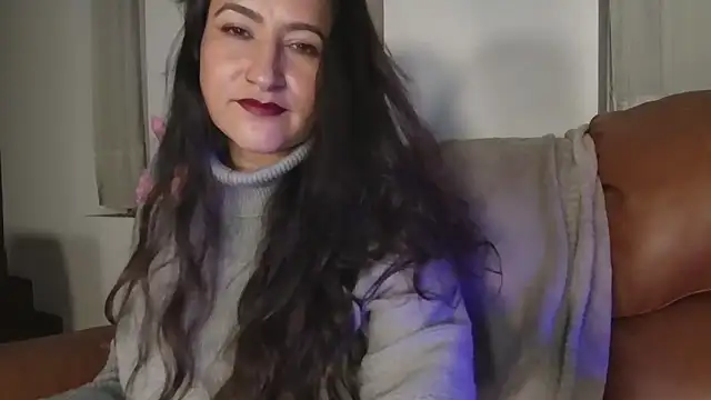 Snapshot of DeesseLuxure chatting on October 15, 2025, 3:49 am DeesseLuxure online show from October 15, 2025, 3:49 am