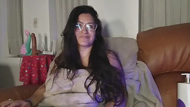 Snapshot of DeesseLuxure chatting on October 8, 2025, 8:38 am DeesseLuxure online show from October 8, 2025, 8:38 am