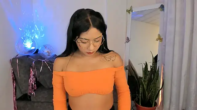 kirasofia online show from September 13, 2025, 5:51 am