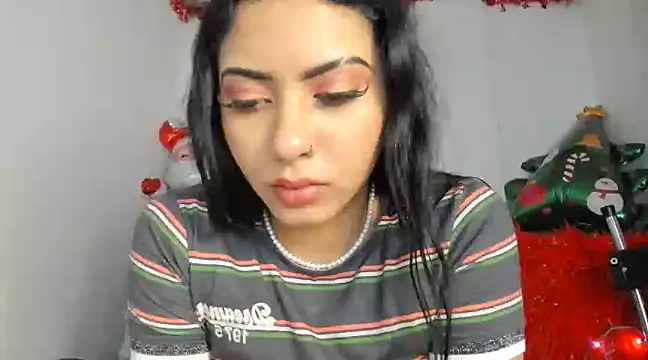 kirasofia online show from December 4, 2024, 7:44 am