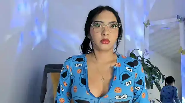 kirasofia online show from February 1, 2025, 4:24 am