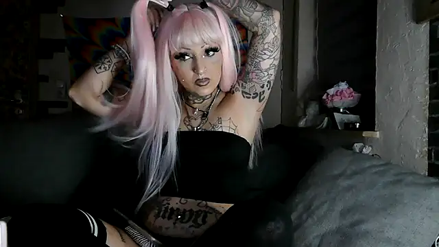 RoxxyInk online show from January 22, 2025, 11:10 pm