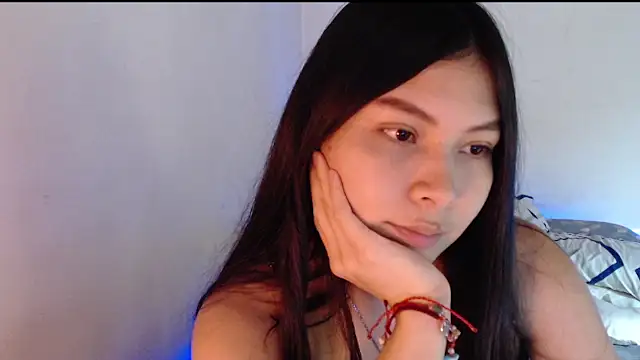 Snapshot of evolet01 chatting on October 6, 2025, 8:42 pm evolet01 online show from October 6, 2025, 8:42 pm