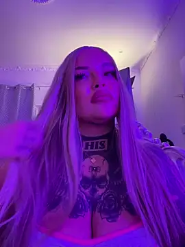 Snapshot of _MelinaCurves_ chatting on October 2, 2025, 10:02 pm MelinaCurves online show from October 2, 2025, 10:02 pm