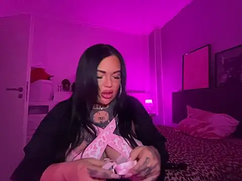 Snapshot of _MelinaCurves_ chatting on January 14, 2025, 10:55 pm MelinaCurves online show from January 14, 2025, 10:55 pm