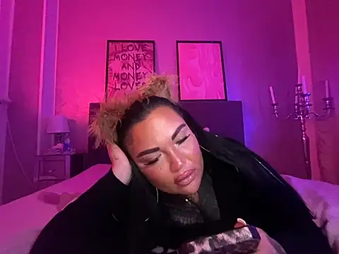 Snapshot of _MelinaCurves_ chatting on January 27, 2025, 12:01 am MelinaCurves online show from January 27, 2025, 12:01 am