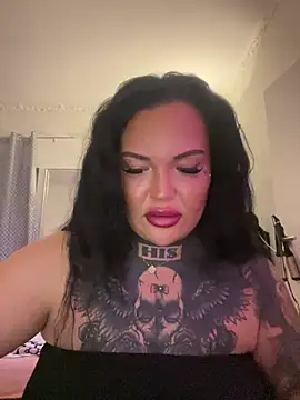 Snapshot of _MelinaCurves_ chatting on October 13, 2025, 9:38 pm MelinaCurves online show from October 13, 2025, 9:38 pm