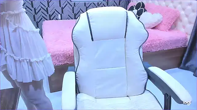 Snapshot of Toyota_Motor_Corporation chatting on September 14, 2025, 11:16 pm Toyota Motor Corporation online show from September 14, 2025, 11:16 pm