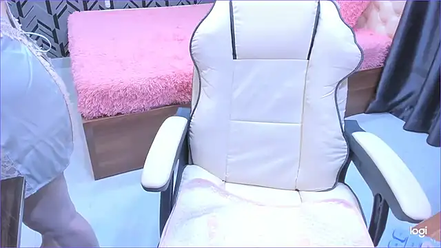 Snapshot of Toyota_Motor_Corporation chatting on October 7, 2025, 11:17 pm Toyota Motor Corporation online show from October 7, 2025, 11:17 pm