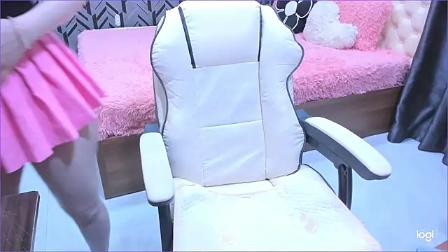 Snapshot of Toyota_Motor_Corporation chatting on October 21, 2025, 11:15 pm Toyota Motor Corporation online show from October 21, 2025, 11:15 pm