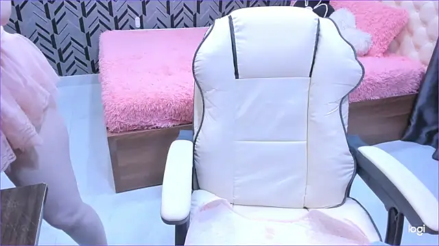 Snapshot of Toyota_Motor_Corporation chatting on October 10, 2025, 11:38 pm Toyota Motor Corporation online show from October 10, 2025, 11:38 pm