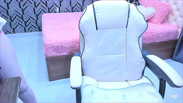 Snapshot of Toyota_Motor_Corporation chatting on September 12, 2025, 11:15 pm Toyota Motor Corporation online show from September 12, 2025, 11:15 pm