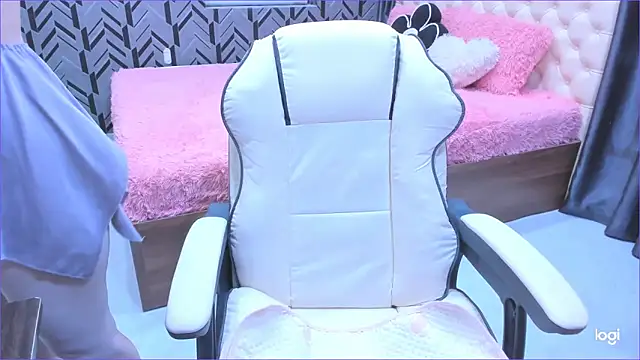 Snapshot of Toyota_Motor_Corporation chatting on September 15, 2025, 11:16 pm Toyota Motor Corporation online show from September 15, 2025, 11:16 pm