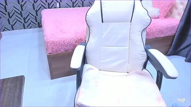 Snapshot of Toyota_Motor_Corporation chatting on October 13, 2025, 11:16 pm Toyota Motor Corporation online show from October 13, 2025, 11:16 pm