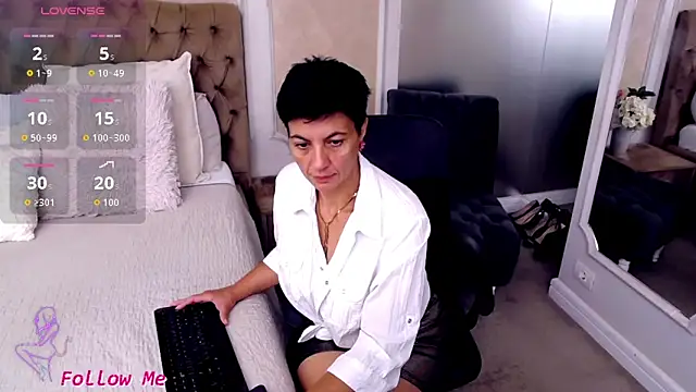 Snapshot of BustyPenellope chatting on September 29, 2025, 2:51 am BustyPenellope online show from September 29, 2025, 2:51 am