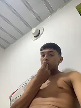 Snapshot of Thiagoo_Frost chatting on November 4, 2025, 5:44 am Thiagoo Frost online show from November 4, 2025, 5:44 am