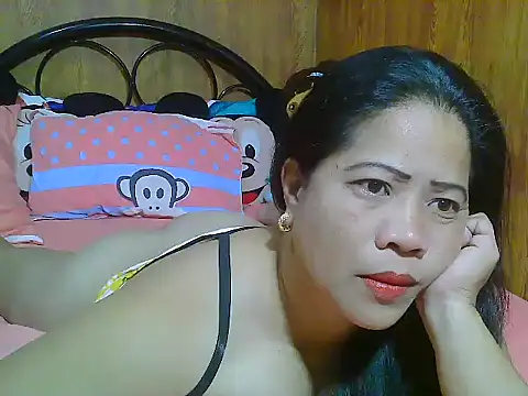 Snapshot of xsweetlips69x chatting on February 13, 2026, 12:27 pm xsweetlips69x online show from February 13, 2026, 12:27 pm