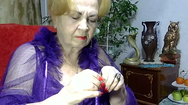 Snapshot of Emma52610 chatting on February 9, 2025, 7:05 am Emma52610 online show from February 9, 2025, 7:05 am